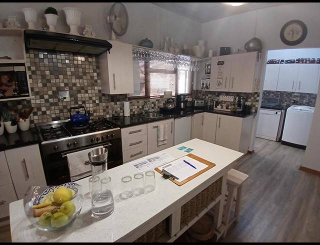 4 BEDROOM HOUSE FOR SALE IN STILBAAI-WES